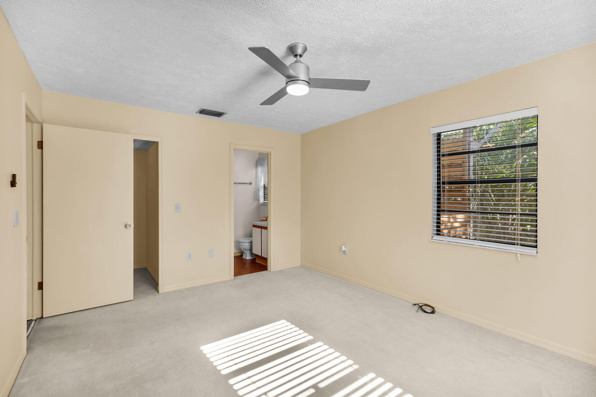 MARATHON, Florida, 33050, United States, 2 Bedrooms Bedrooms, ,2 BathroomsBathrooms,Residential,For Sale,1707651