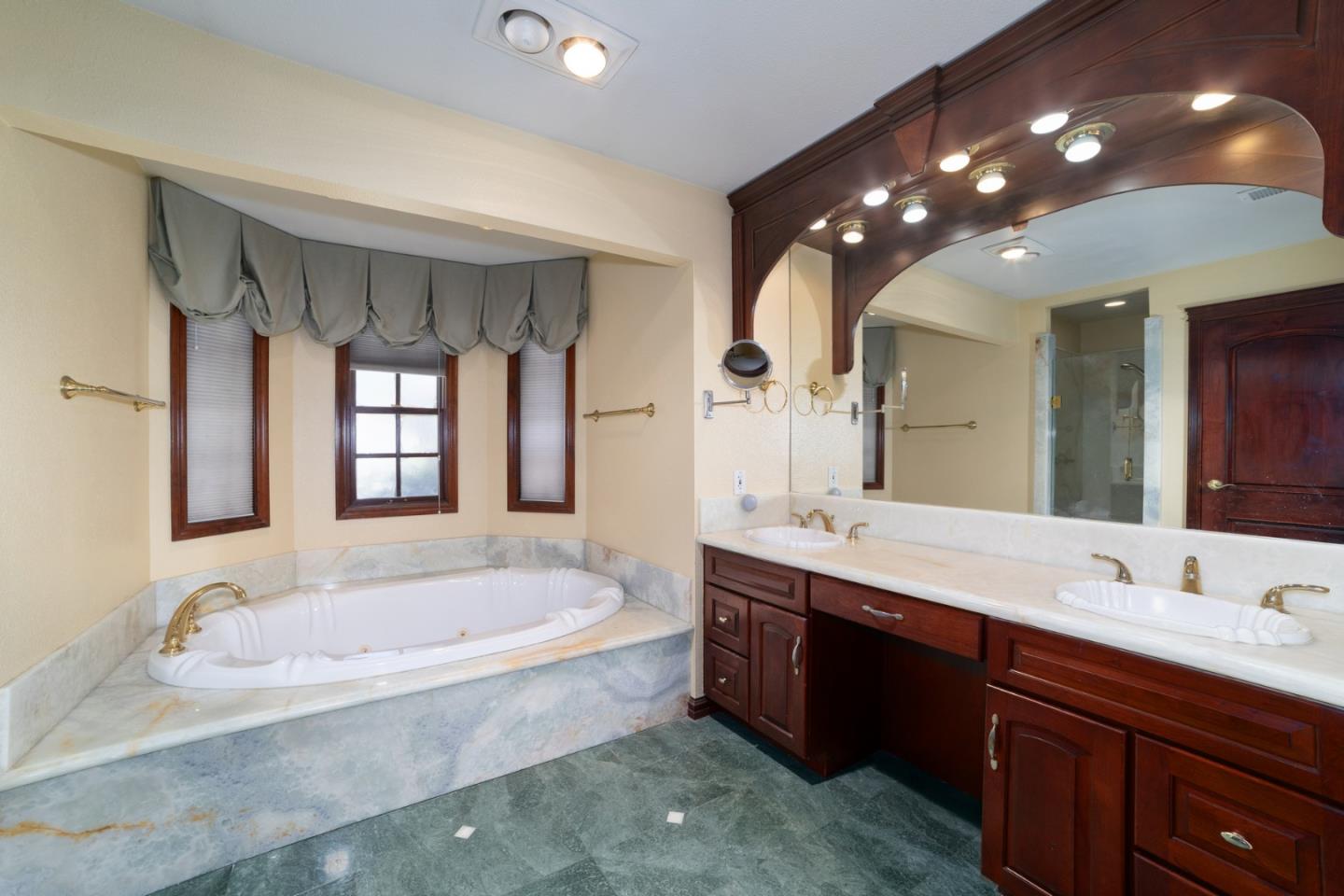 Clovis, California, 93611, United States, 4 Bedrooms Bedrooms, ,2 BathroomsBathrooms,Residential,For Sale,1907507