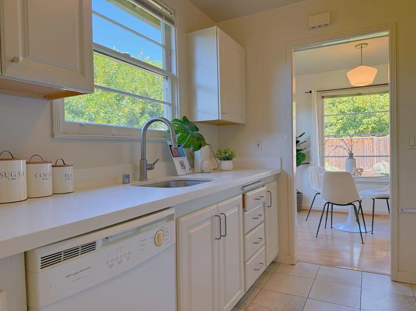 Palo Alto, California, 94303, United States, 4 Bedrooms Bedrooms, ,2 BathroomsBathrooms,Residential,For Sale,1984976