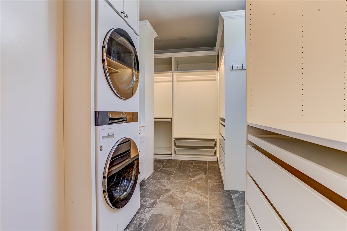 Memphis, Tennessee, 38111, United States, 4 Bedrooms Bedrooms, ,3 BathroomsBathrooms,Residential,For Sale,1974994