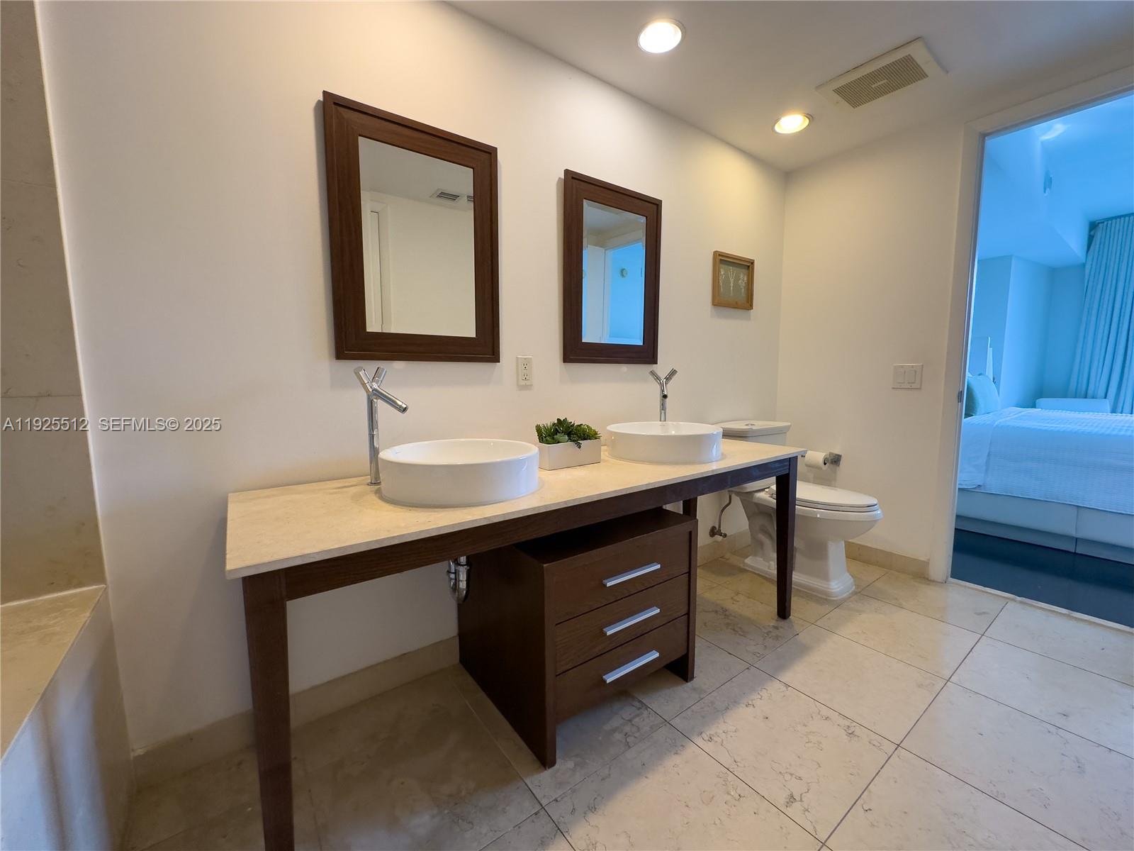 Miami, Florida, 33131, United States, 1 Bedroom Bedrooms, ,1 BathroomBathrooms,Residential,For Sale,2003468