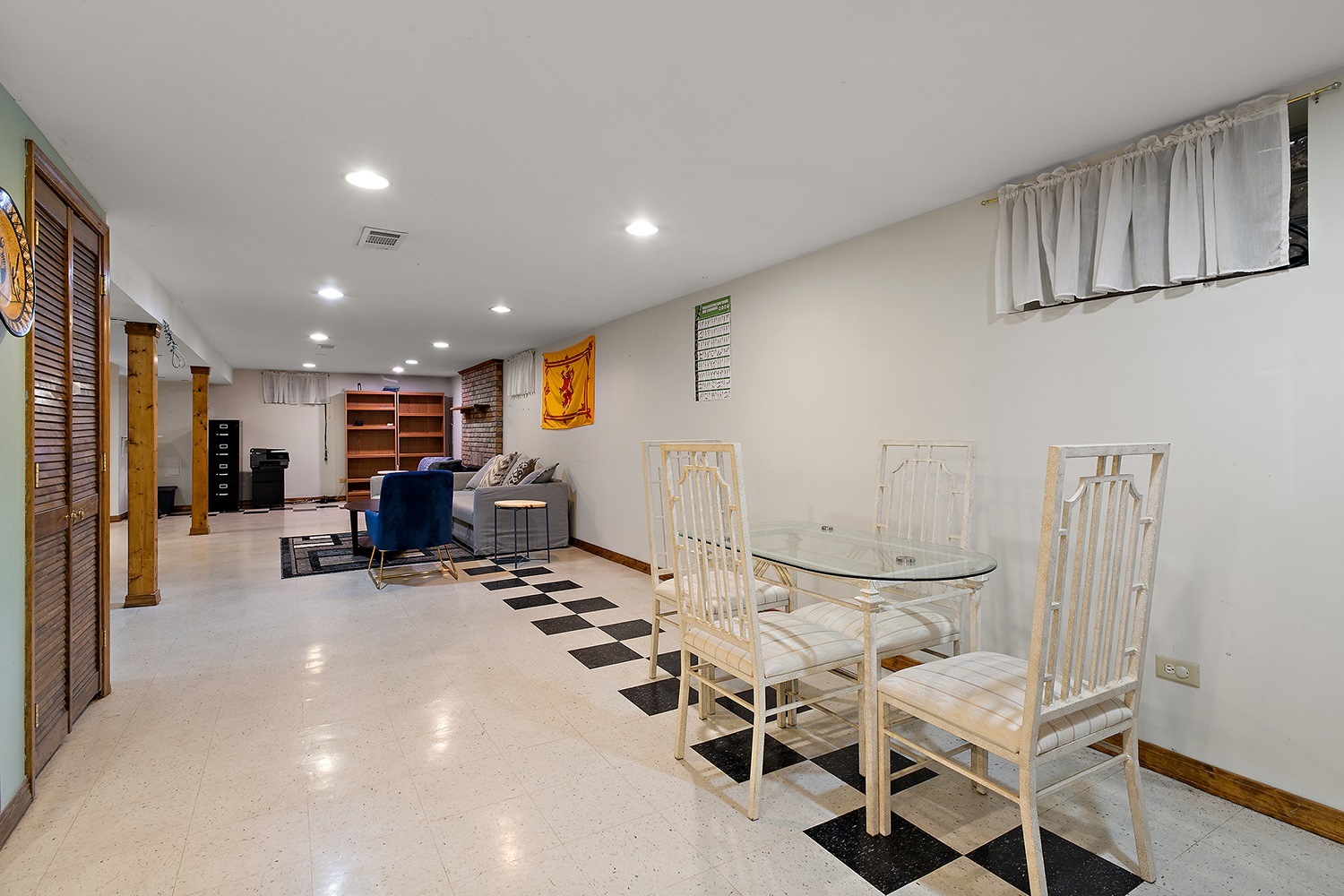 Des Plaines, Illinois, 60016, United States, 3 Bedrooms Bedrooms, ,3 BathroomsBathrooms,Residential,For Sale,2003071