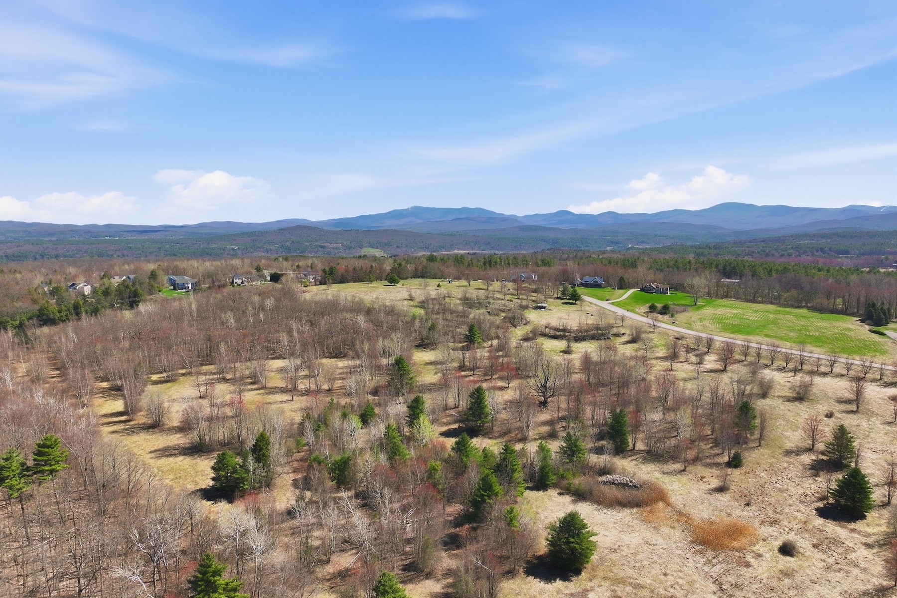  351 Ledgewood Drive - 物件實景