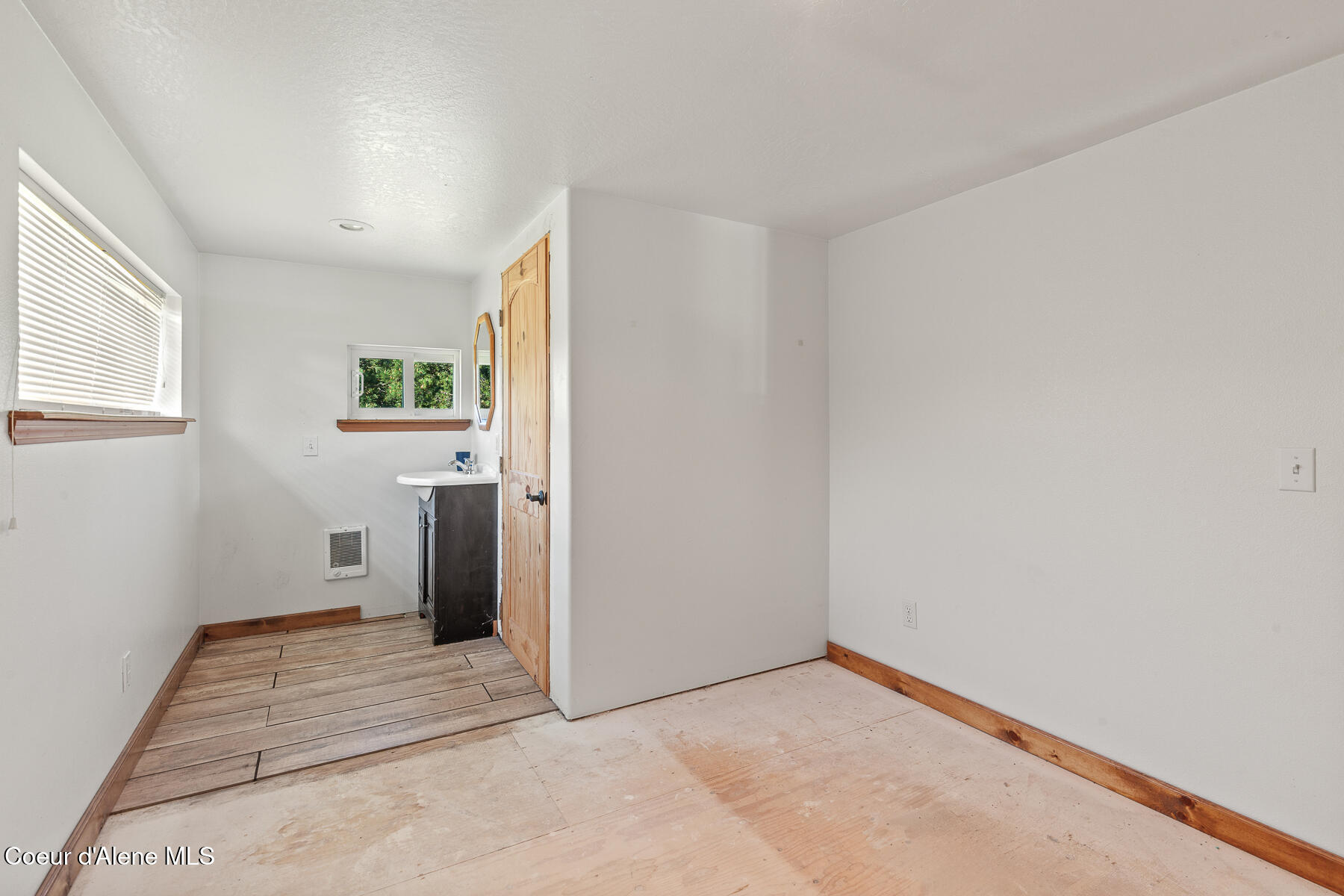 Rathdrum, Idaho, 83858, United States, 2 Bedrooms Bedrooms, ,1 BathroomBathrooms,Residential,For Sale,1981351