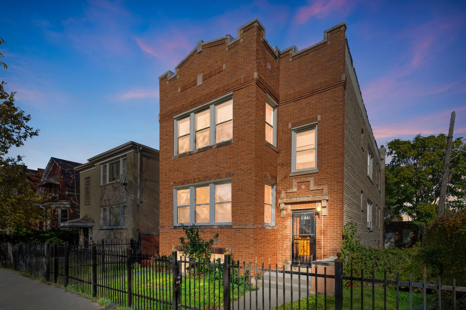 Chicago, Illinois, 60651, United States, 6 Bedrooms Bedrooms, ,Residential,For Sale,1992904