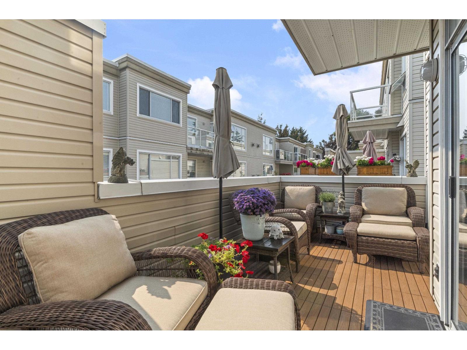 WHITE ROCK, British Columbia, V4B 3T4, CA, 3 Bedrooms Bedrooms, ,4 BathroomsBathrooms,Residential,For Sale,1949298