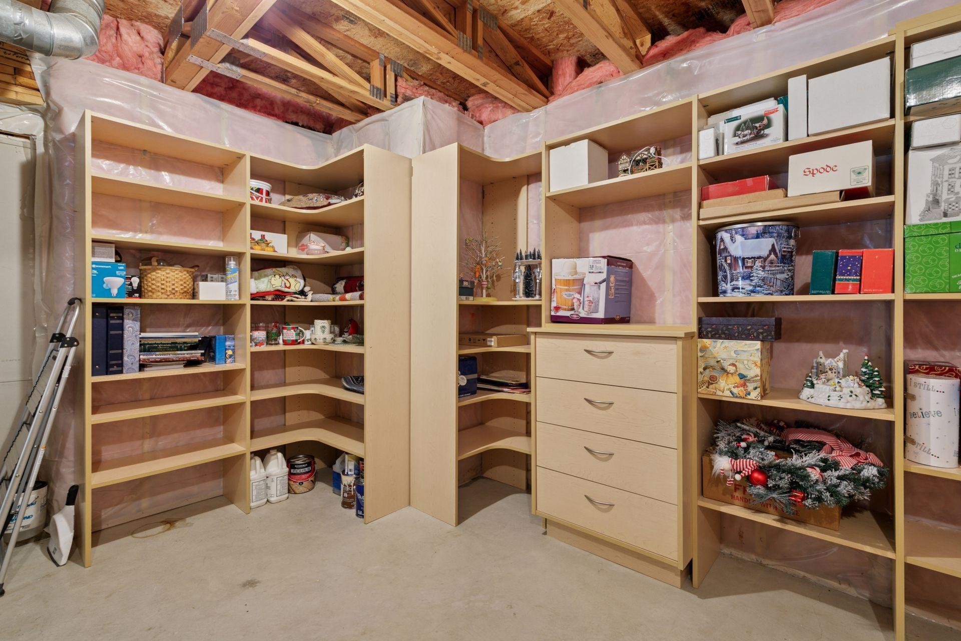 Lakeville, Minnesota, 55044, United States, 4 Bedrooms Bedrooms, ,1 BathroomBathrooms,Residential,For Sale,1867089