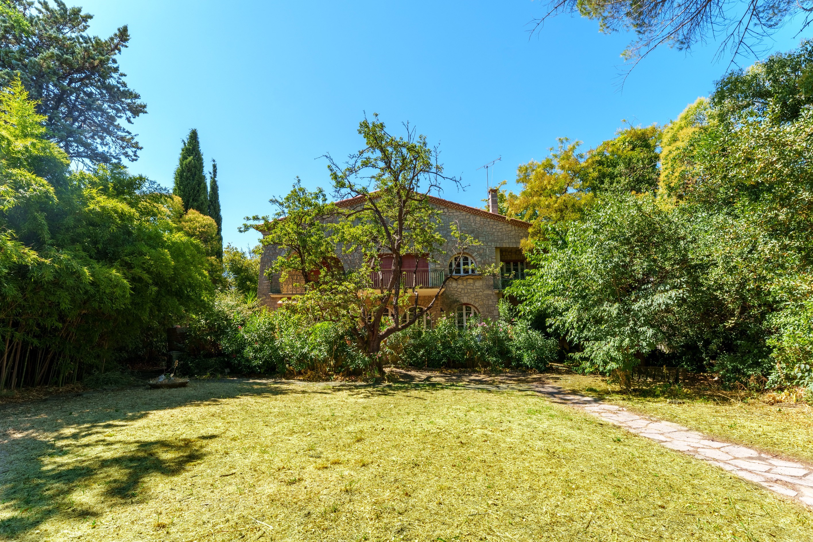  Near Les Arceaux, a 1970s stone gem… - 物件實景