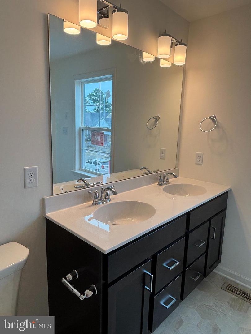Strasburg, Pennsylvania, 17579, United States, 4 Bedrooms Bedrooms, ,3 BathroomsBathrooms,Residential,For Sale,1926524