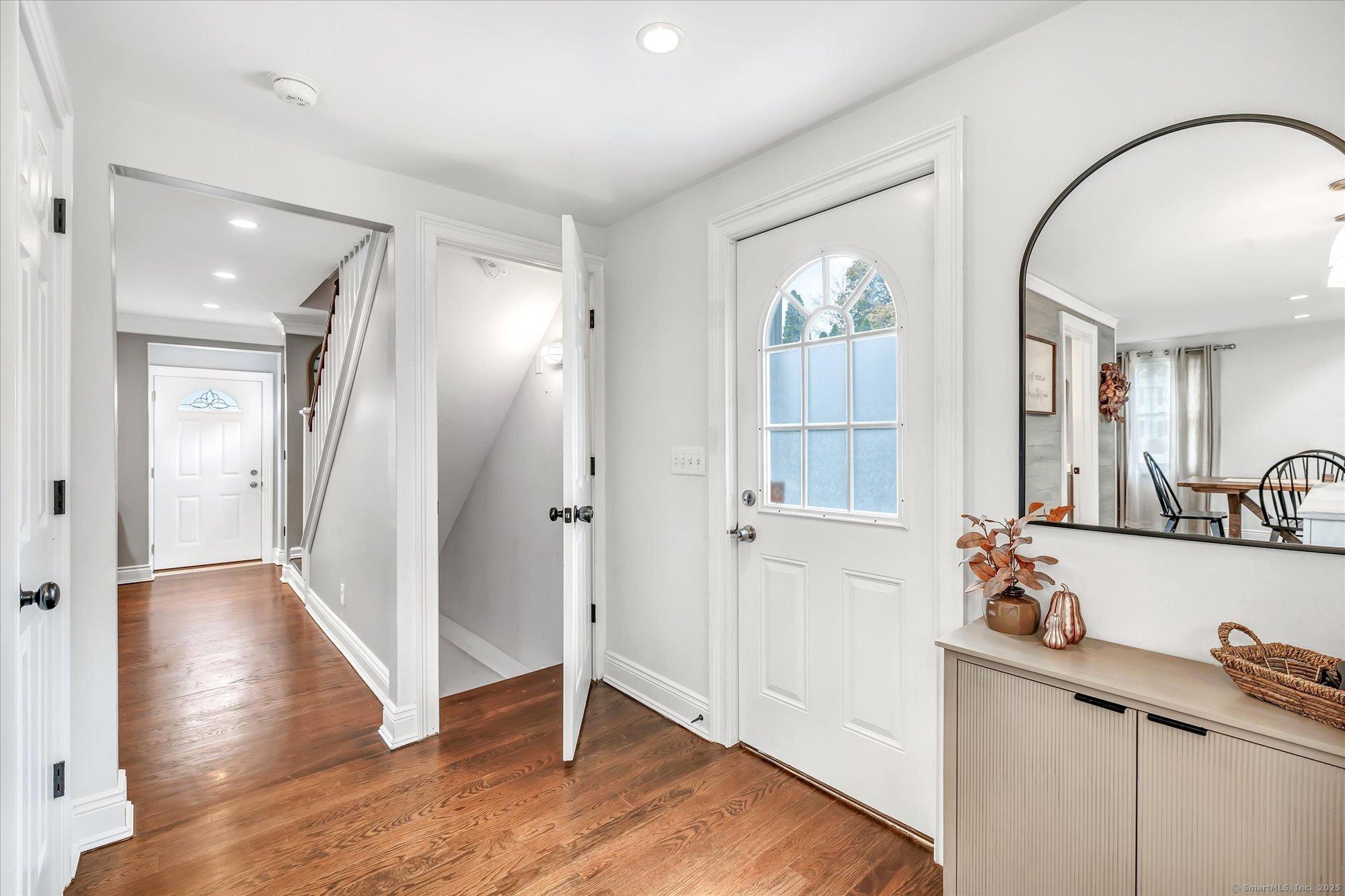 Stratford, Connecticut, 06614, United States, 3 Bedrooms Bedrooms, ,2 BathroomsBathrooms,Residential,For Sale,1978049