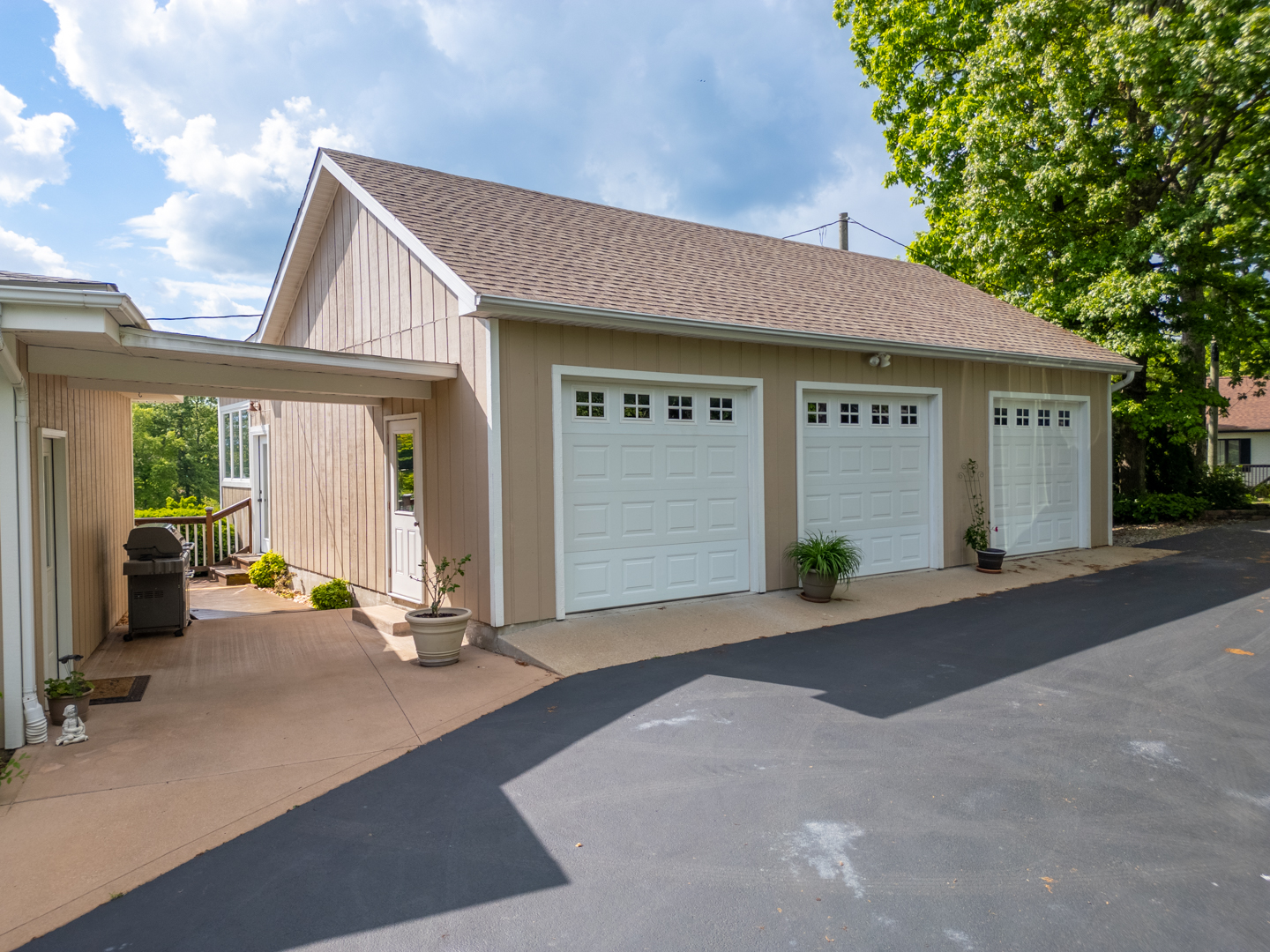 Marion, Illinois, 62959, United States, 3 Bedrooms Bedrooms, ,3 BathroomsBathrooms,Residential,For Sale,1936855