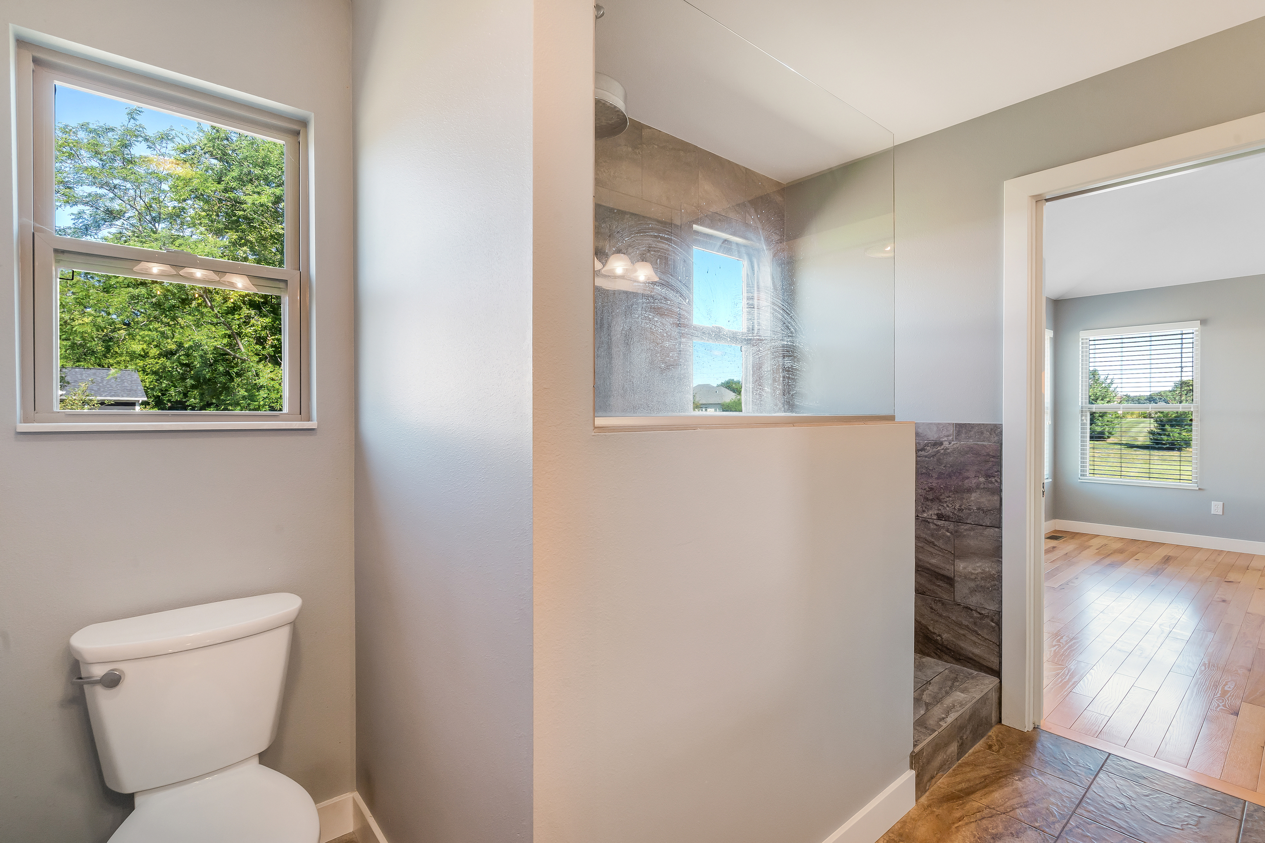 Waterloo, Illinois, 62298, United States, 5 Bedrooms Bedrooms, ,4 BathroomsBathrooms,Residential,For Sale,1978838