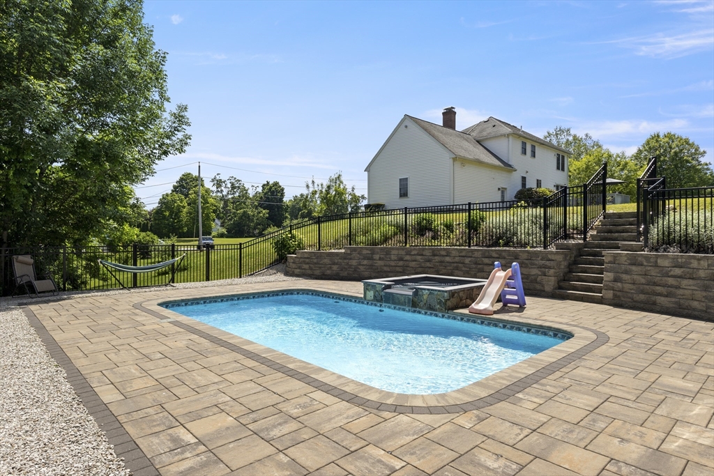 Bellingham, Massachusetts, 02019, United States, 3 Bedrooms Bedrooms, ,3 BathroomsBathrooms,Residential,For Sale,1938371