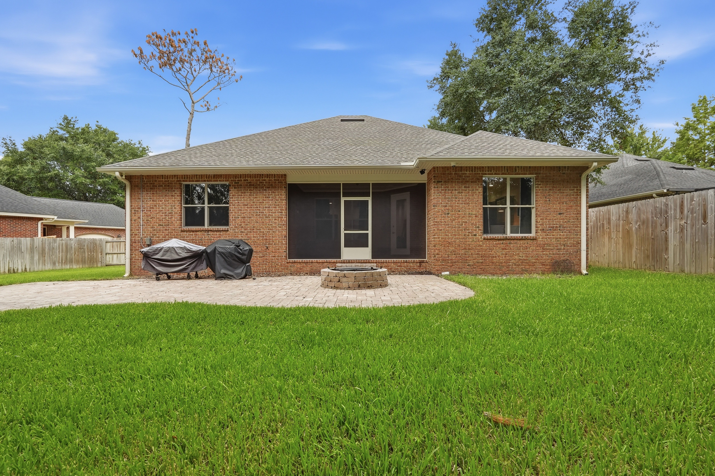  Move-In Ready Niceville Home With New Roof, Split Floor Plan And Screened Patio - 物件實景
