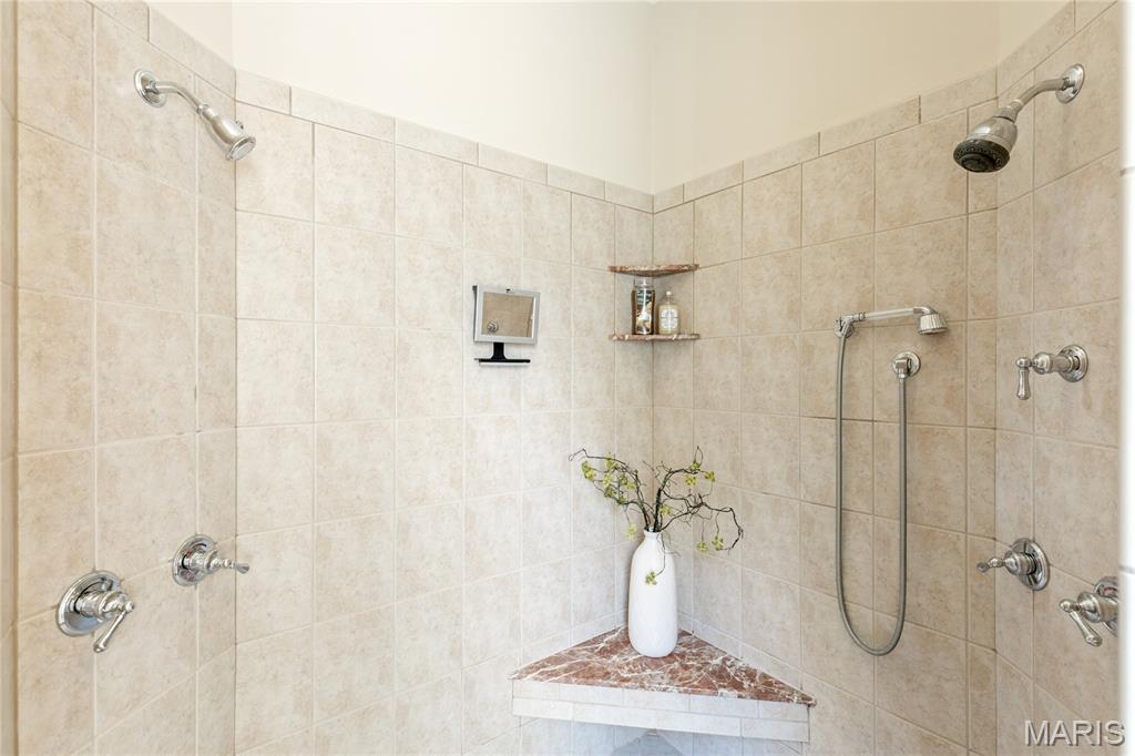 Town and Country, Missouri, 63141, United States, 5 Bedrooms Bedrooms, ,7 BathroomsBathrooms,Residential,For Sale,1966685