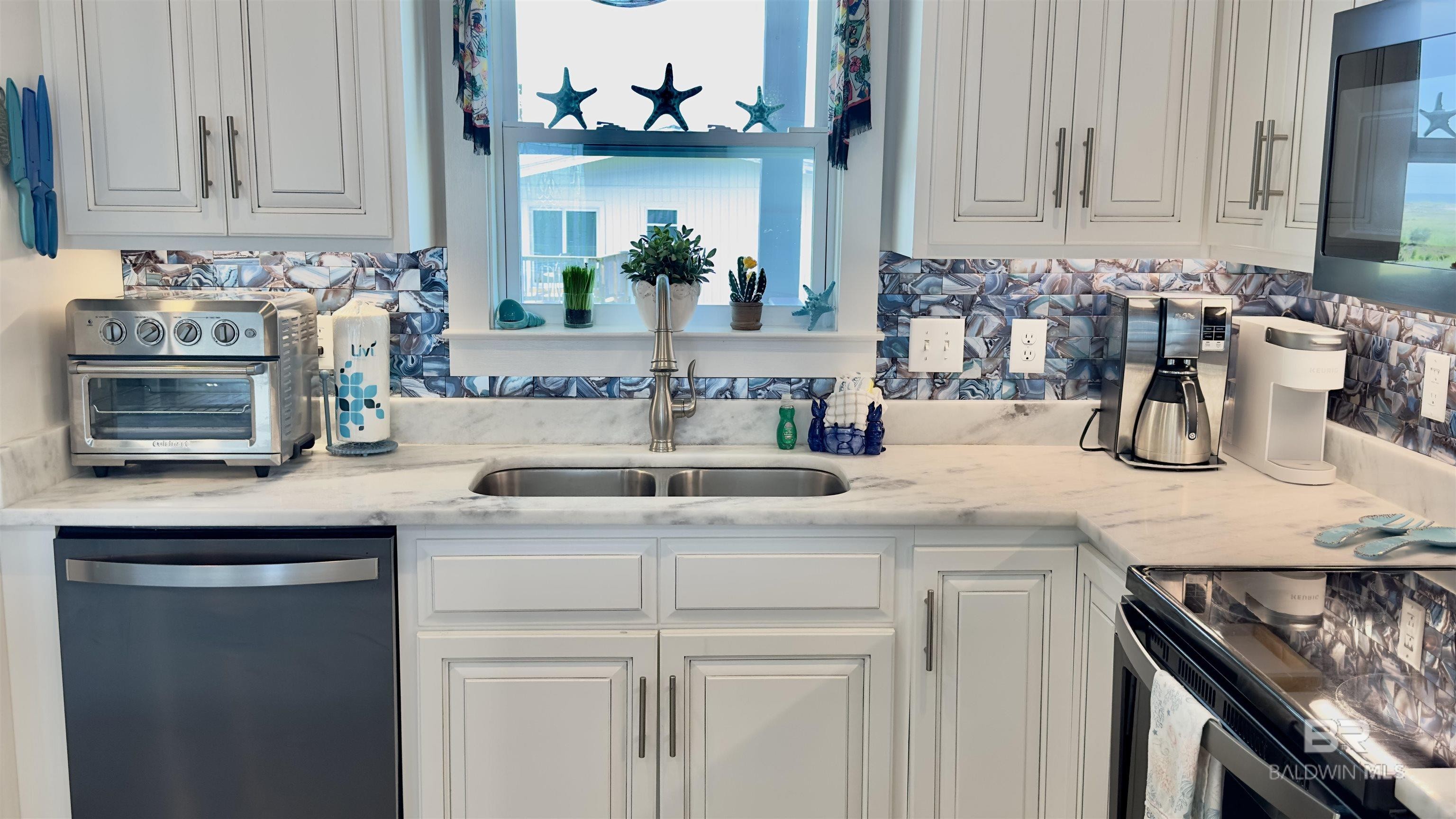 Dauphin Island, Alabama, 36528-4221, United States, 2 Bedrooms Bedrooms, ,2 BathroomsBathrooms,Residential,For Sale,1861943