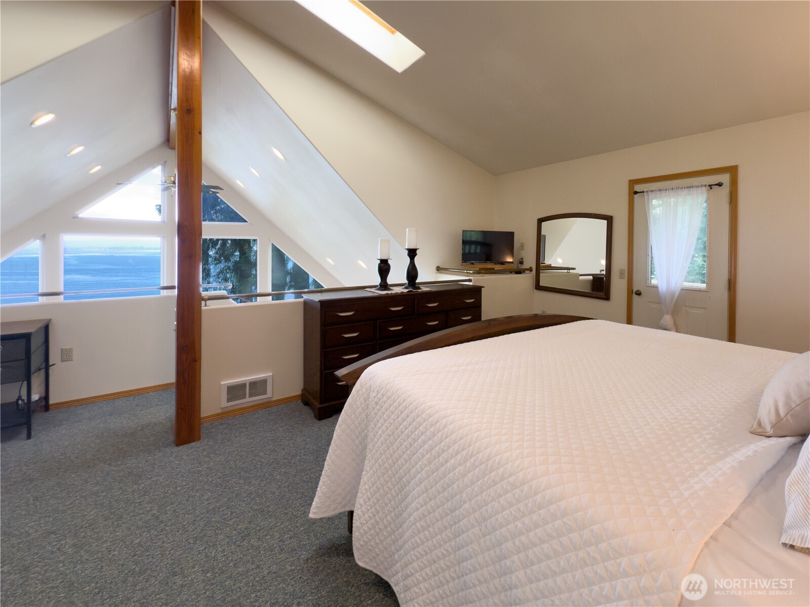 Hat Island, Washington, 98206, United States, 4 Bedrooms Bedrooms, ,2 BathroomsBathrooms,Residential,For Sale,1978388