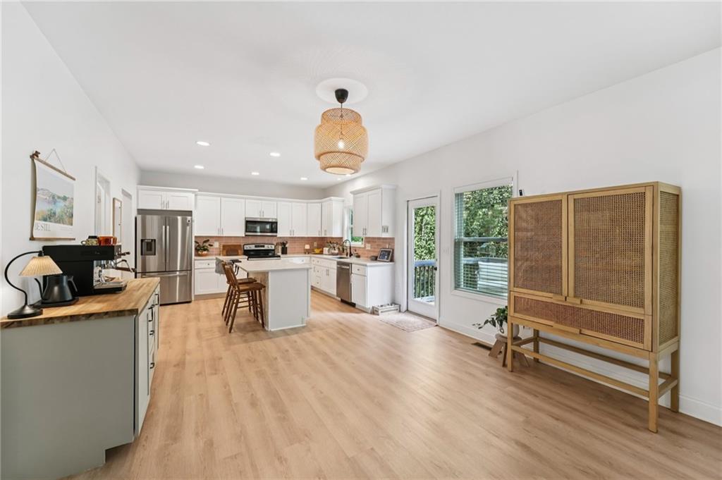 Canton, Georgia, 30114, United States, 6 Bedrooms Bedrooms, ,4 BathroomsBathrooms,Residential,For Sale,1978205