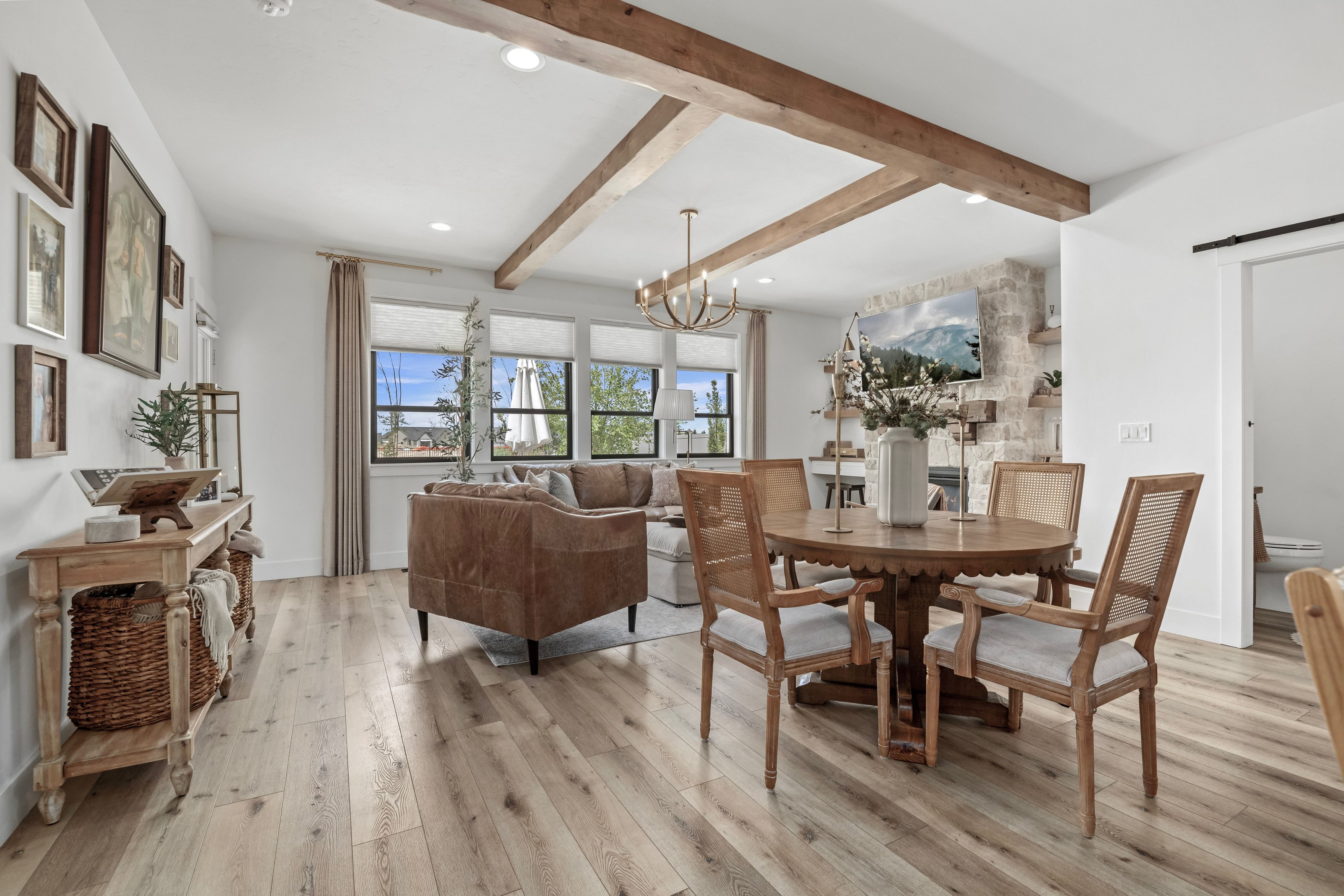 Multi-Generational Luxury with Mountain Views - 物件實景