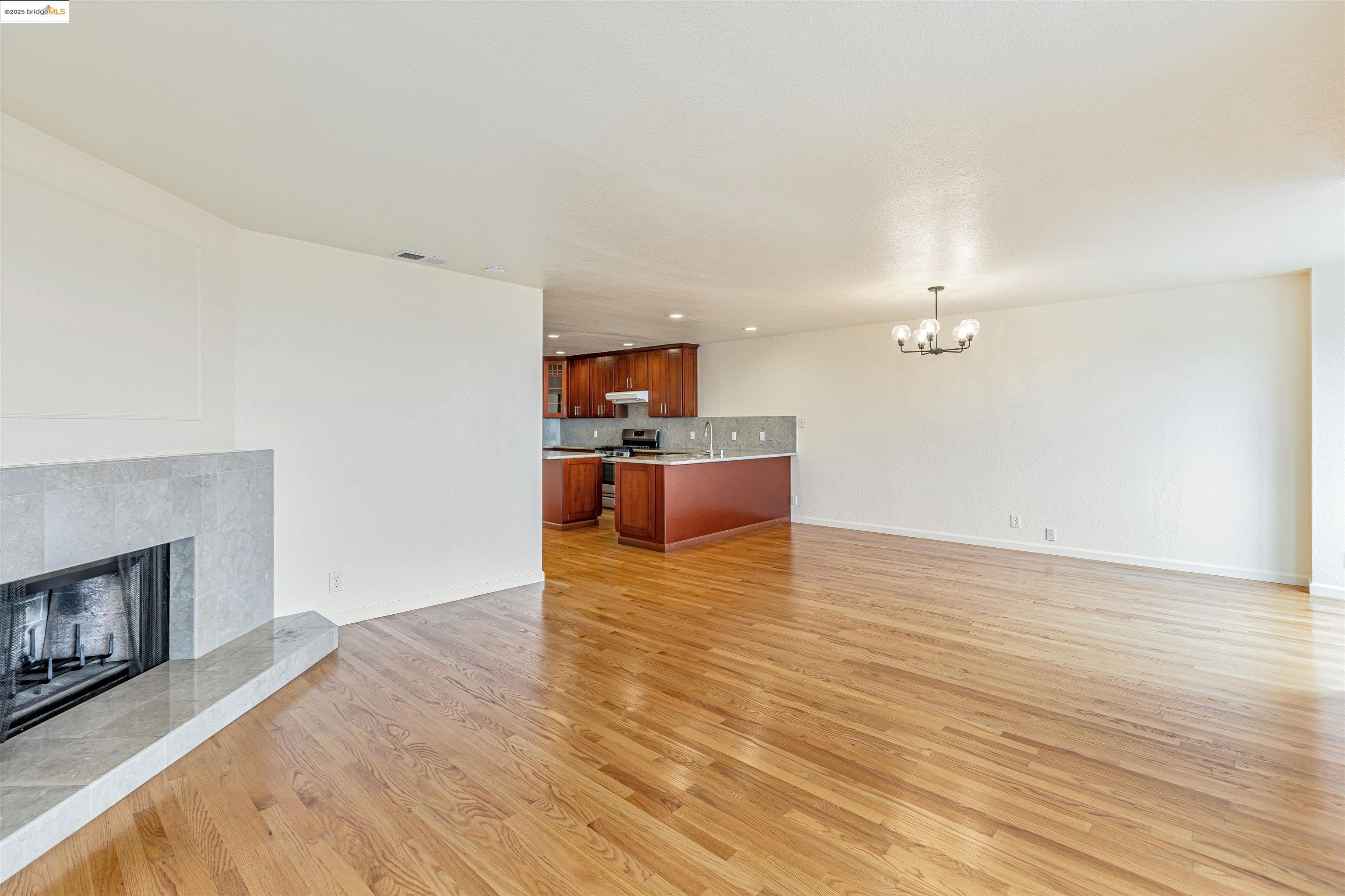 San Francisco, California, 94122, United States, 3 Bedrooms Bedrooms, ,3 BathroomsBathrooms,Residential,For Sale,1949271