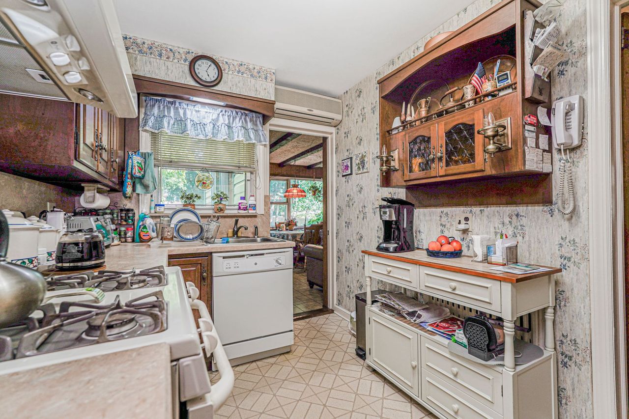 Staten Island, New York, 10302, United States, 5 Bedrooms Bedrooms, ,2 BathroomsBathrooms,Residential,For Sale,1914234