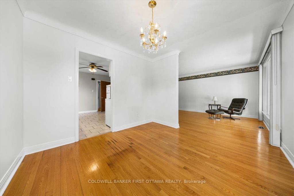 Ottawa, Ontario, K2A 1N7, CA, 3 Bedrooms Bedrooms, ,2 BathroomsBathrooms,Residential,For Sale,1924987