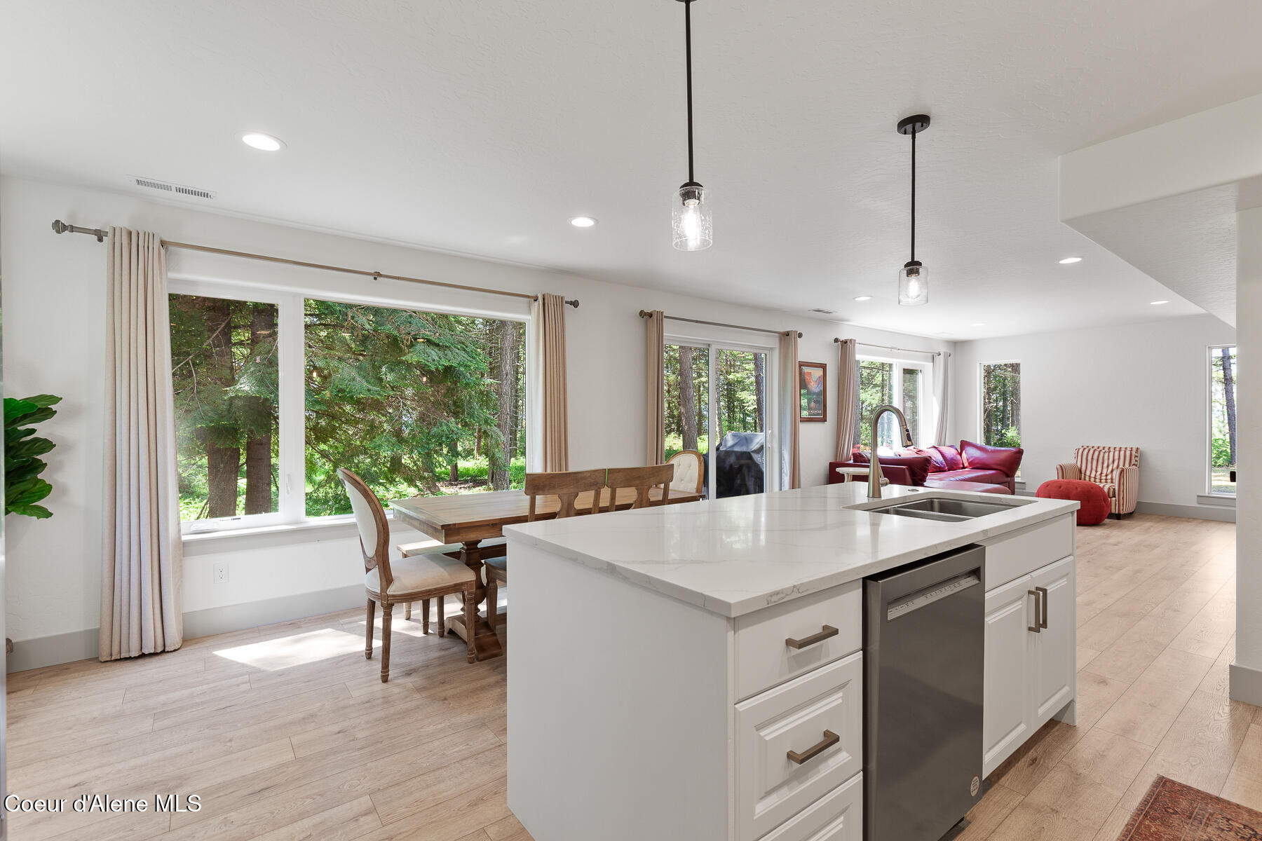 Coeur d'Alene, Idaho, 83814, United States, 3 Bedrooms Bedrooms, ,2 BathroomsBathrooms,Residential,For Sale,2049442