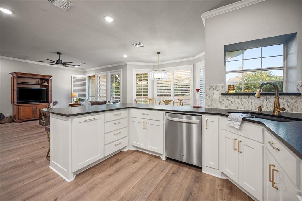 Weatherford, Texas, 76087, United States, 4 Bedrooms Bedrooms, ,4 BathroomsBathrooms,Residential,For Sale,1944722