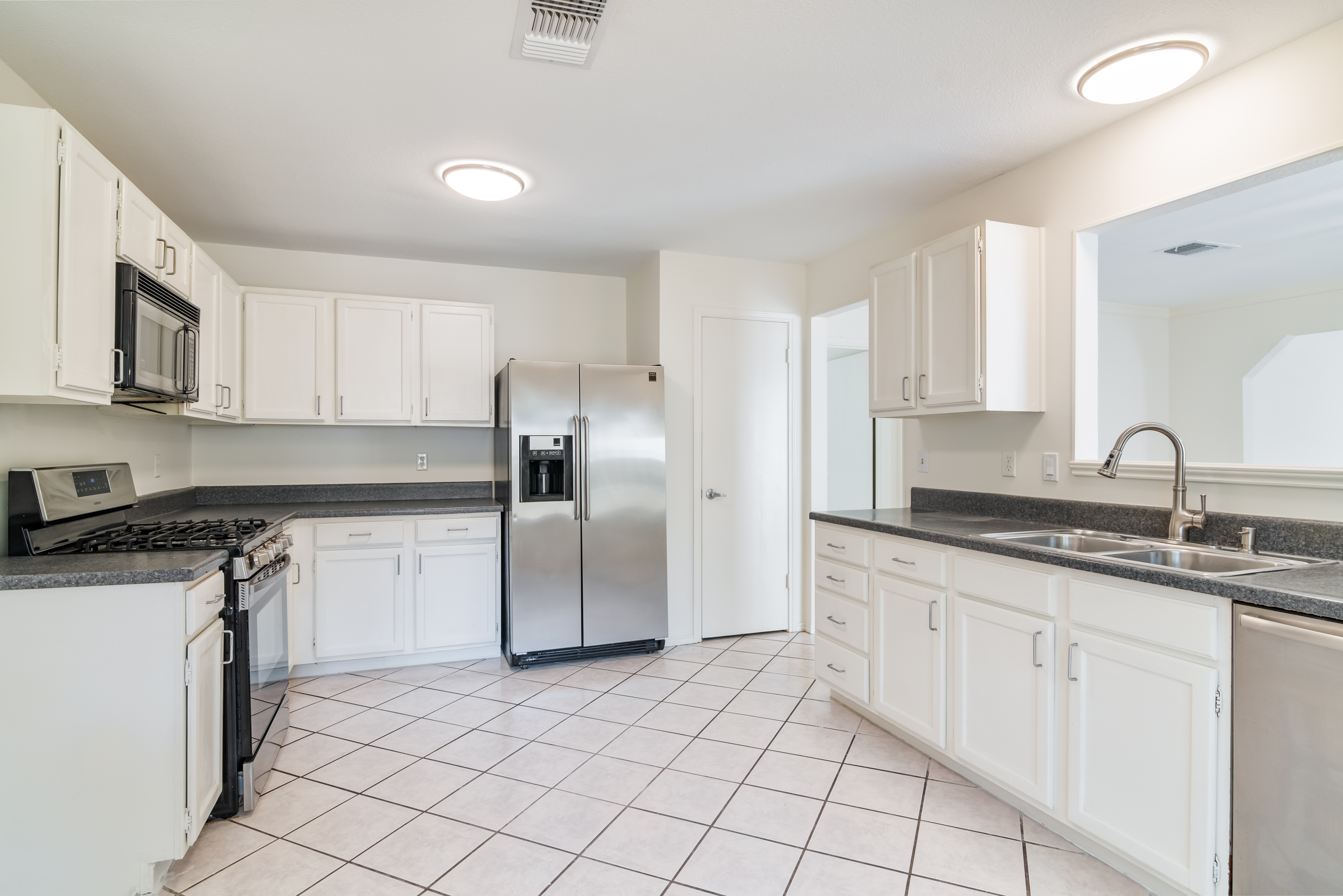  Spacious Woodridge Gem with Fireplace - 物件實景