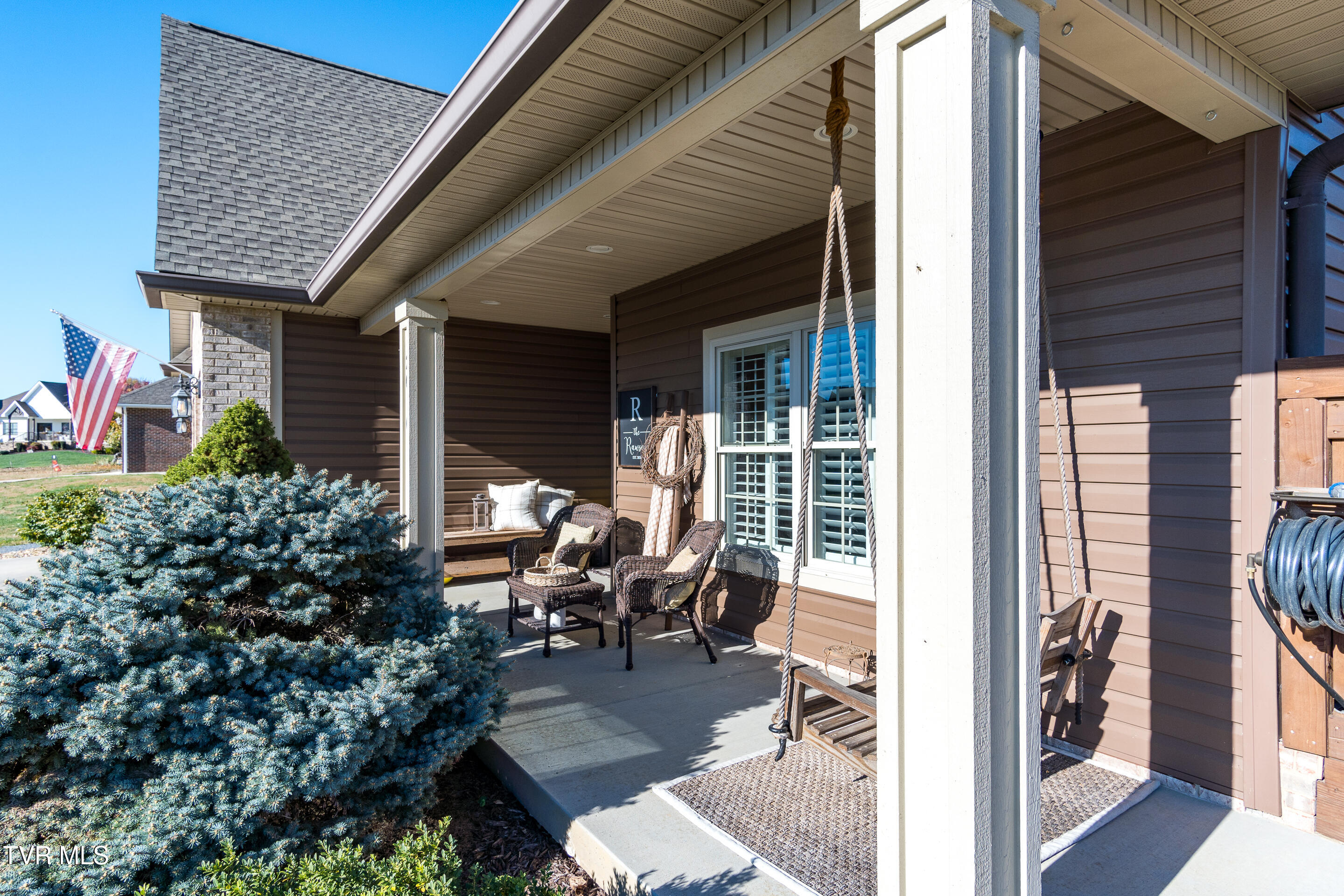 Piney Flats, Tennessee, 37686, United States, 4 Bedrooms Bedrooms, ,4 BathroomsBathrooms,Residential,For Sale,2005173