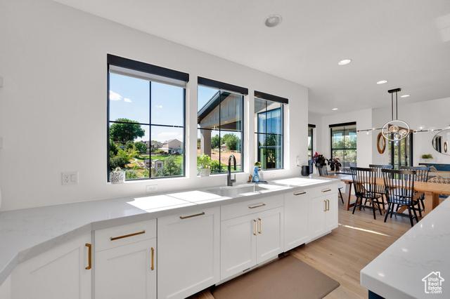 Draper, Utah, 84020, United States, 4 Bedrooms Bedrooms, ,4 BathroomsBathrooms,Residential,For Sale,1981128