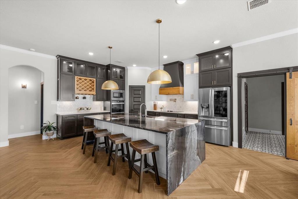 Weatherford, Texas, 76088, United States, 4 Bedrooms Bedrooms, ,4 BathroomsBathrooms,Residential,For Sale,1975341