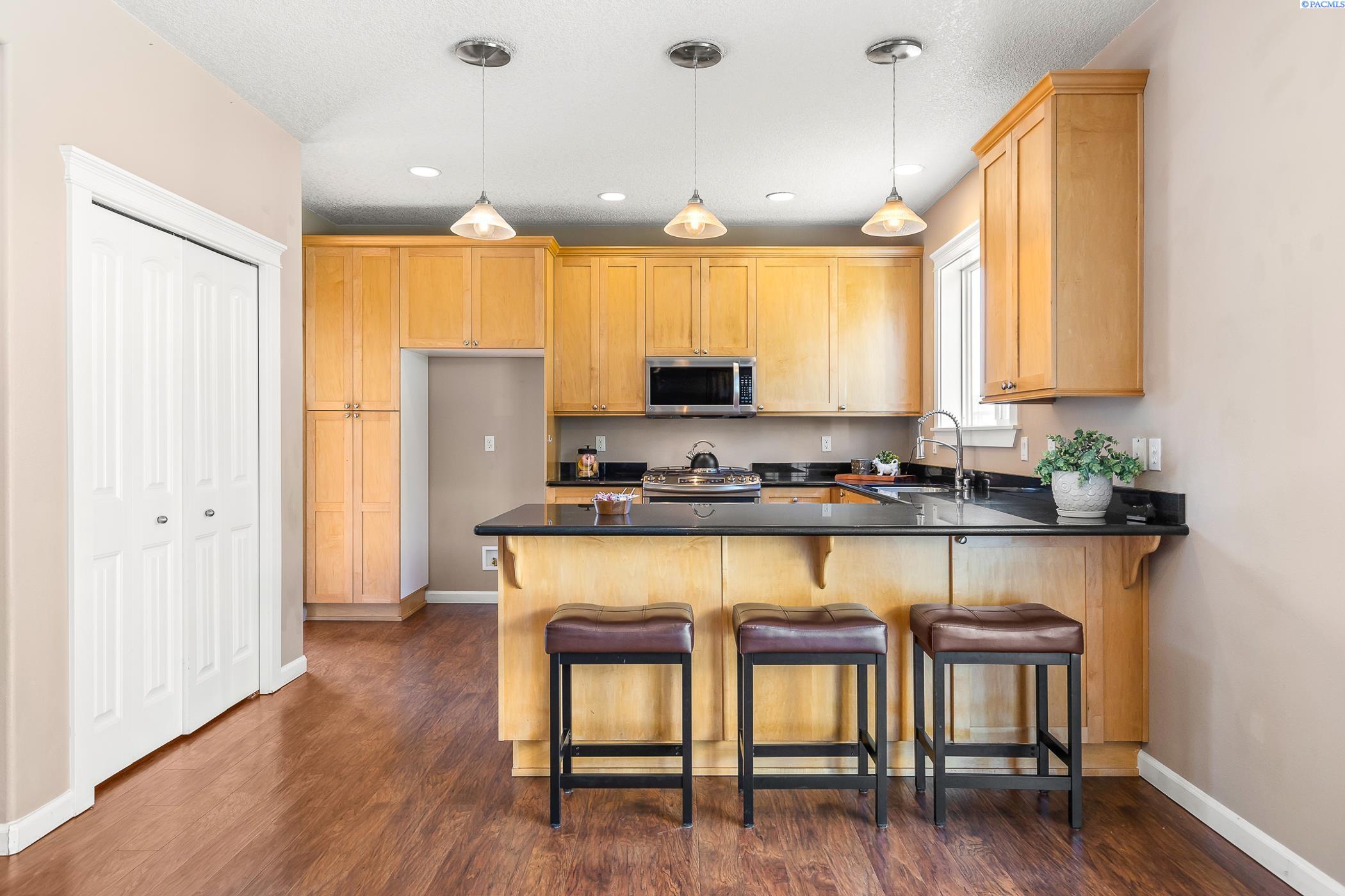 Richland, Washington, 99354, United States, 5 Bedrooms Bedrooms, ,2 BathroomsBathrooms,Residential,For Sale,1925310