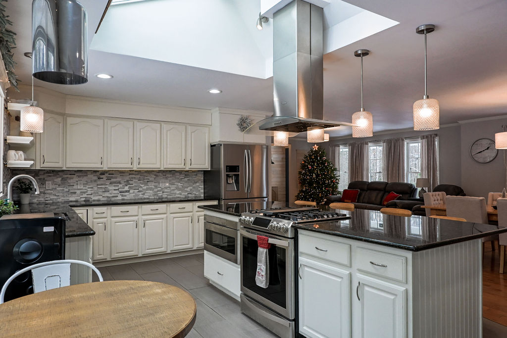 Sidney, Maine, 04330, United States, 3 Bedrooms Bedrooms, ,3 BathroomsBathrooms,Residential,For Sale,2007765