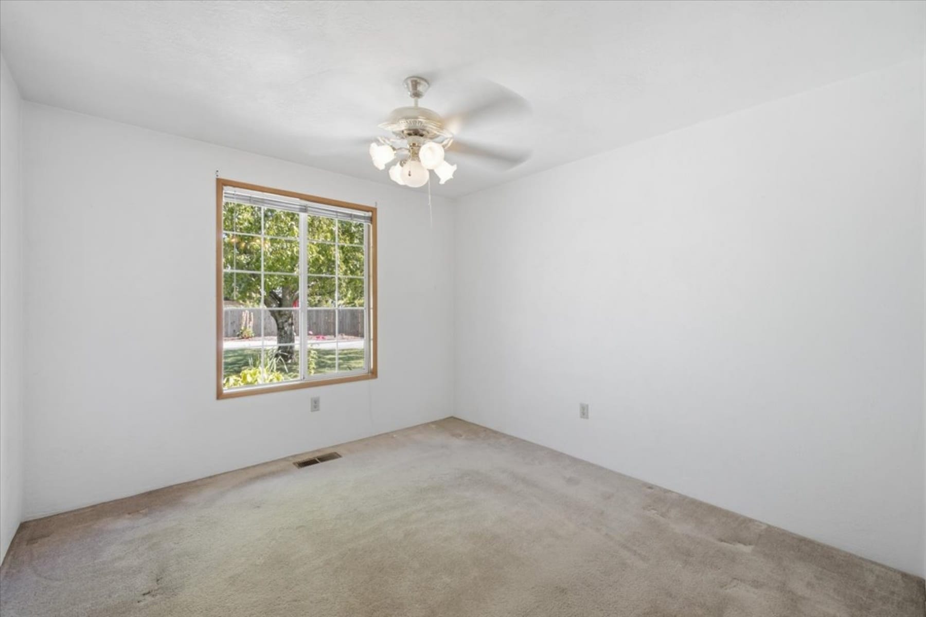  3031 Cheltenham Way Medford, OR 97504 - 物件實景