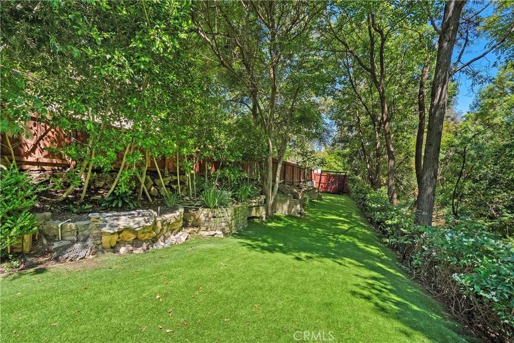 Los Angeles, California, 90046, United States, 3 Bedrooms Bedrooms, ,4 BathroomsBathrooms,Residential,For Sale,1817494
