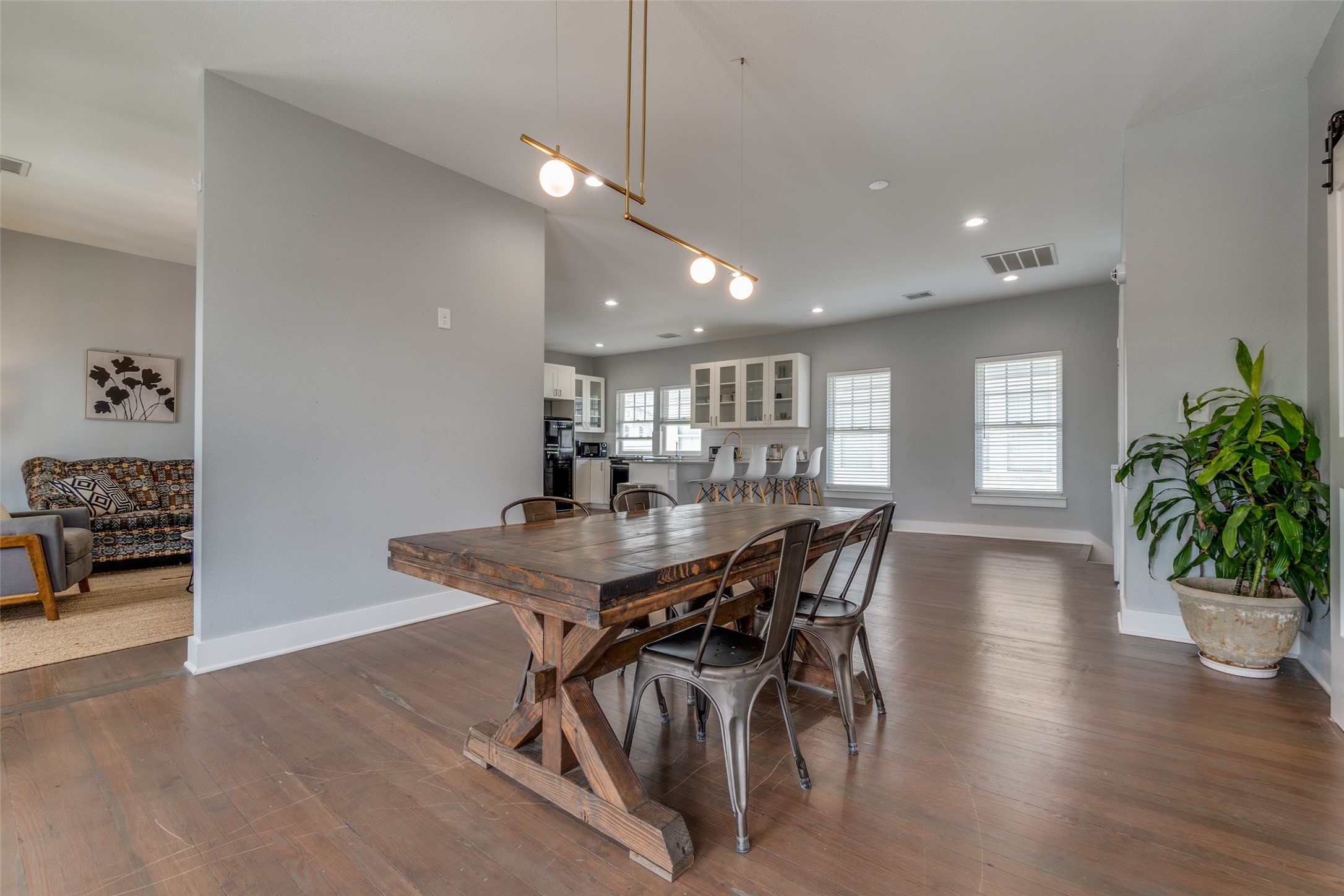 Dallas, Texas, 75208, United States, 4 Bedrooms Bedrooms, ,3 BathroomsBathrooms,Residential,For Sale,1752637