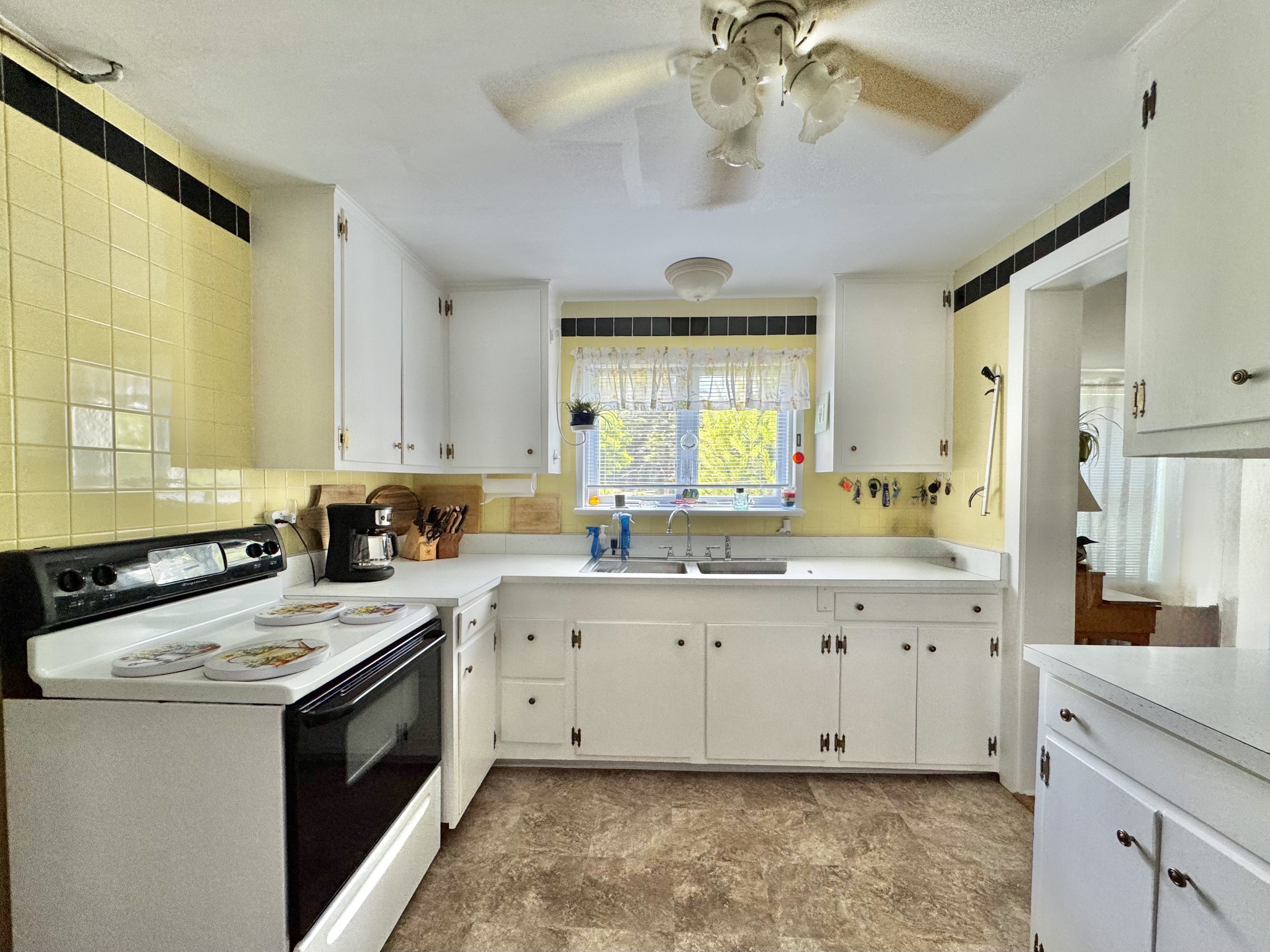 Catskill, New York, 12414, United States, 6 Bedrooms Bedrooms, ,3 BathroomsBathrooms,Residential,For Sale,1983582