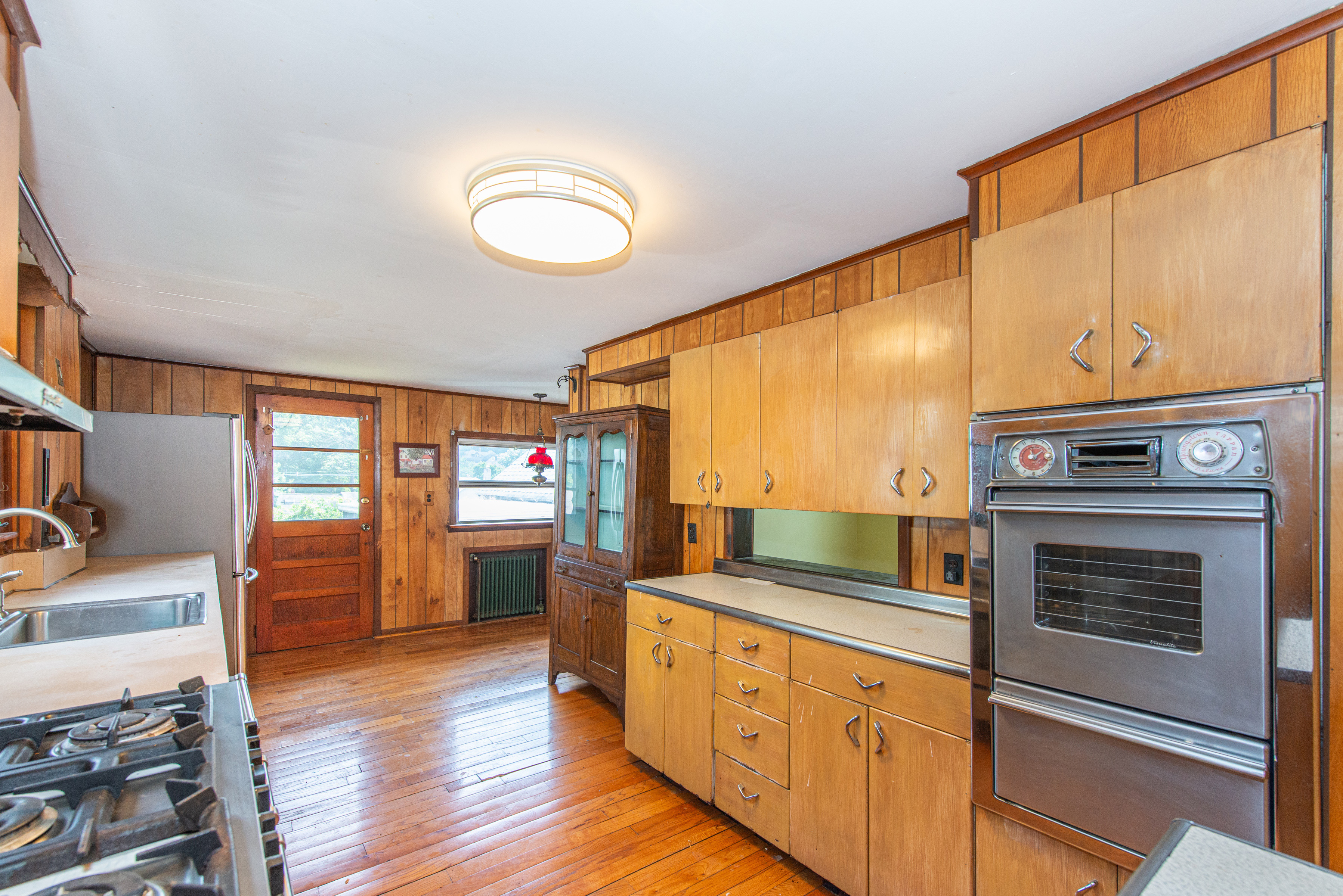 Nutley, New Jersey, 07110, United States, 3 Bedrooms Bedrooms, ,2 BathroomsBathrooms,Residential,For Sale,1935440