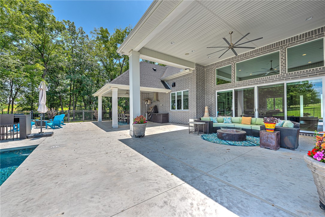 Bentonville, Arkansas, 72713, United States, 4 Bedrooms Bedrooms, ,5 BathroomsBathrooms,Residential,For Sale,1950806