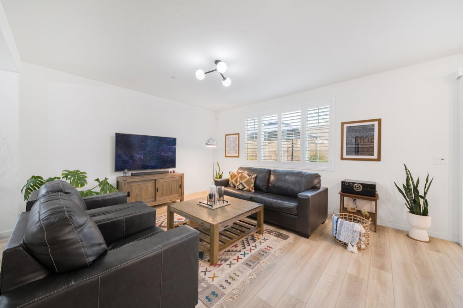 Folsom, California, 95630, United States, 5 Bedrooms Bedrooms, ,3 BathroomsBathrooms,Residential,For Sale,1997152