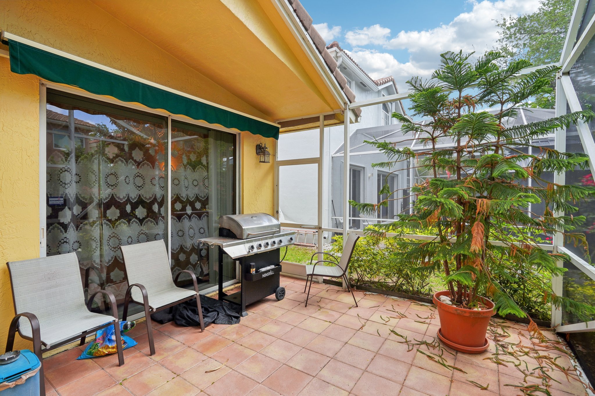 Coral Springs, Florida, 33071, United States, 3 Bedrooms Bedrooms, ,2 BathroomsBathrooms,Residential,For Sale,1923473
