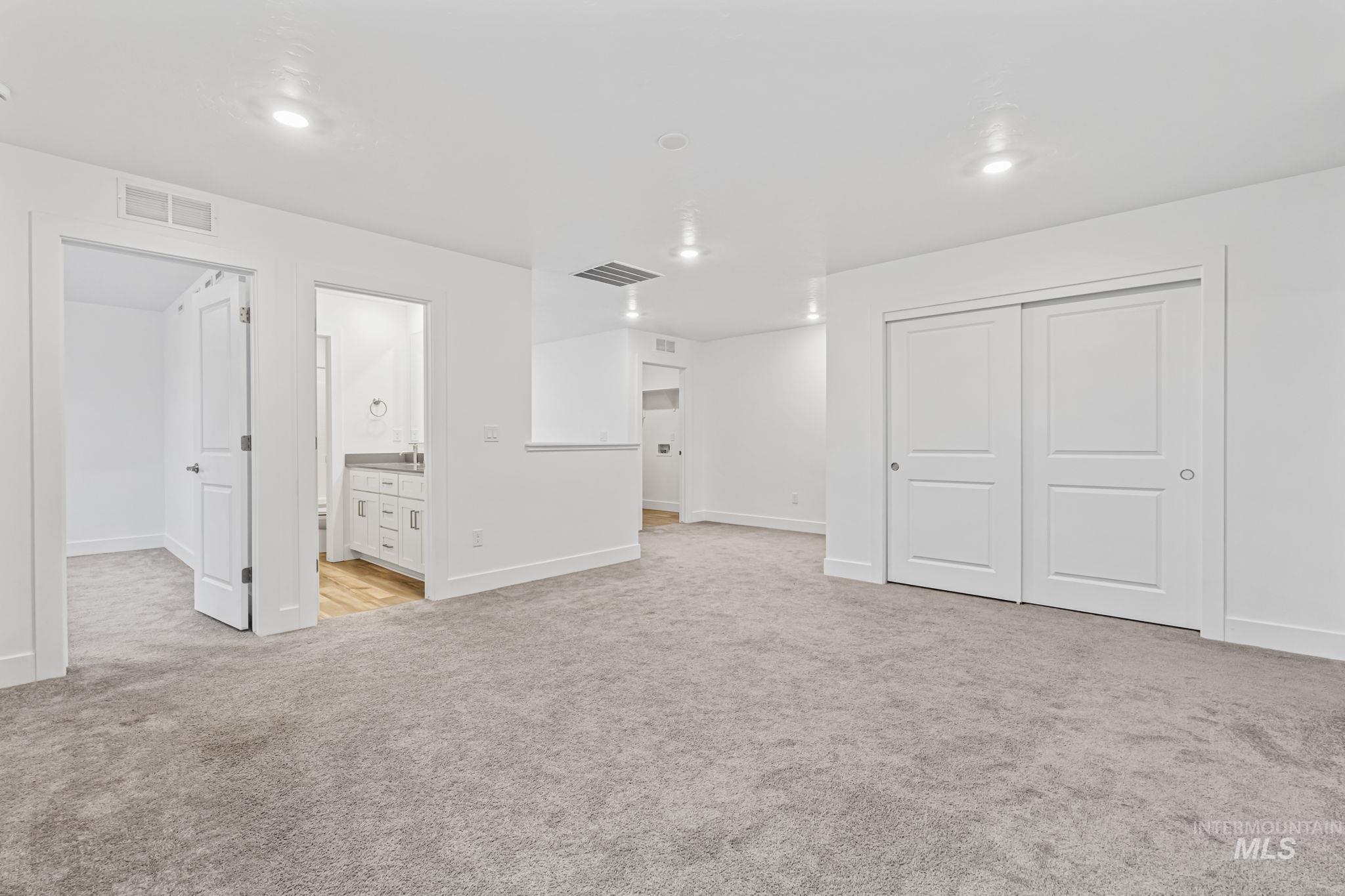 Caldwell, Idaho, 83607, United States, 4 Bedrooms Bedrooms, ,3 BathroomsBathrooms,Residential,For Sale,2005985