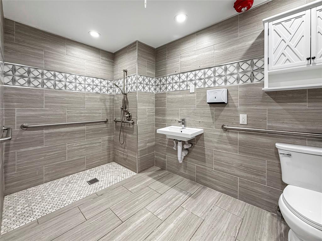 Garland, Texas, 75041, United States, 8 Bedrooms Bedrooms, ,4 BathroomsBathrooms,Residential,For Sale,2003441