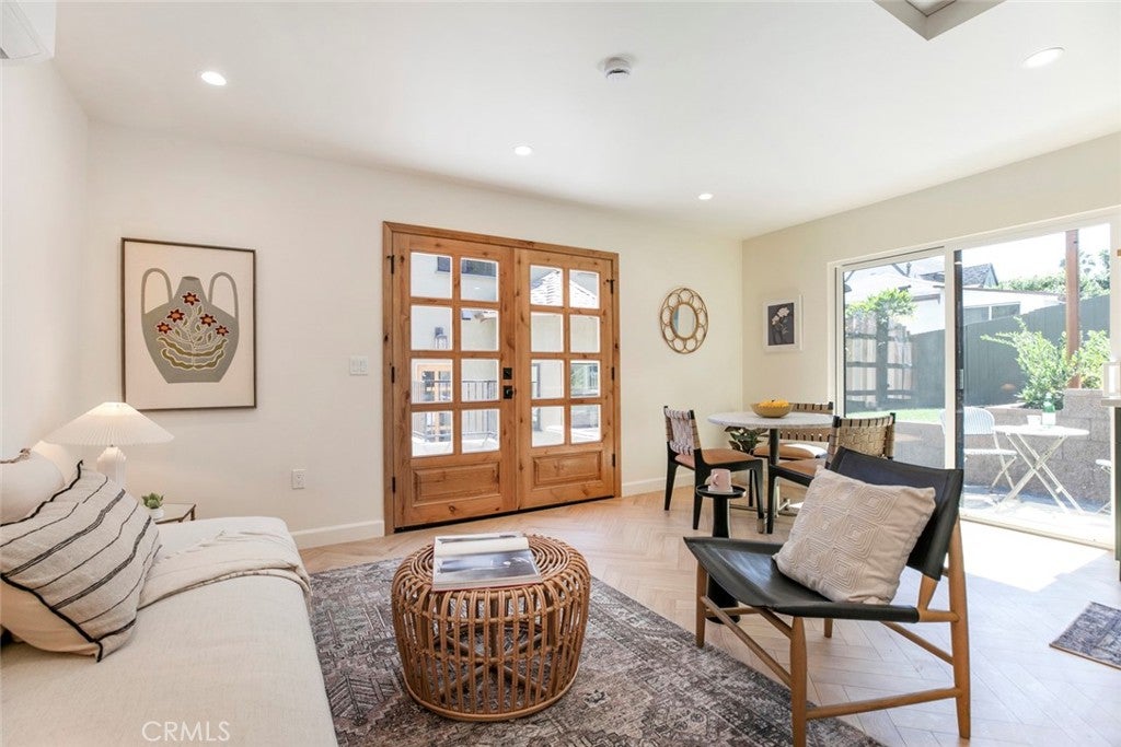 Los Angeles, California, 90027, United States, 4 Bedrooms Bedrooms, ,3 BathroomsBathrooms,Residential,For Sale,1942315