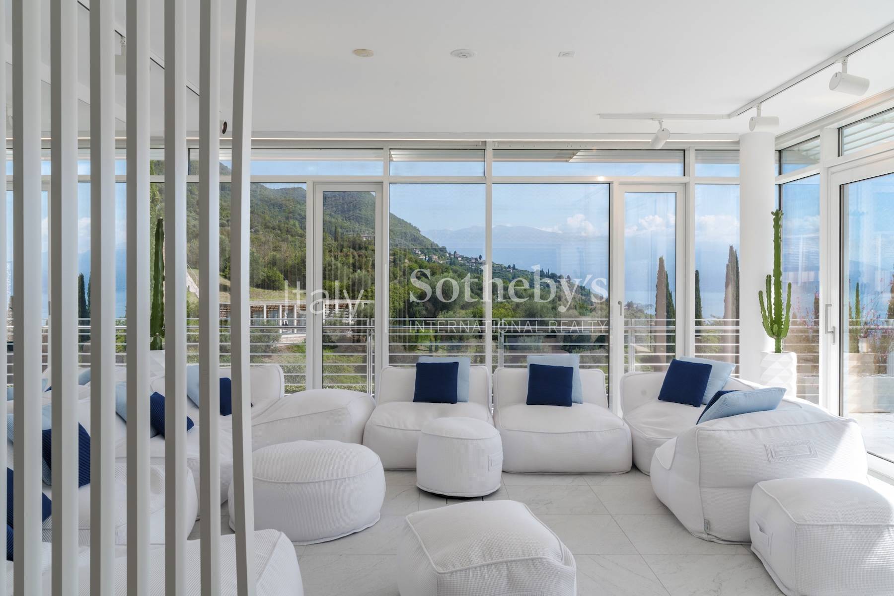  Lake view villa designed by architect Richard Meier - 物件實景
