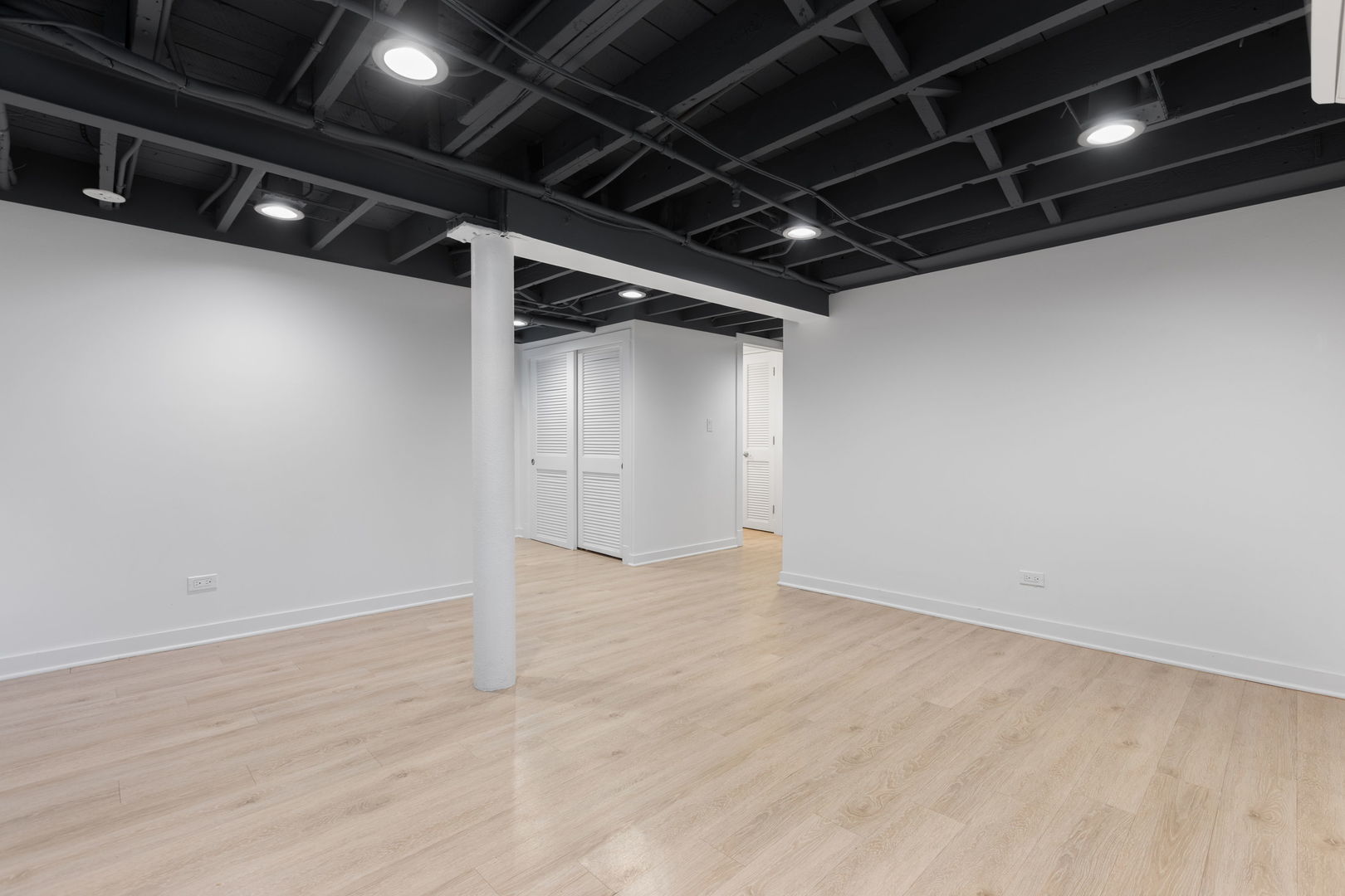 Lake Forest, Illinois, 60045, United States, 3 Bedrooms Bedrooms, ,2 BathroomsBathrooms,Residential,For Sale,1992856