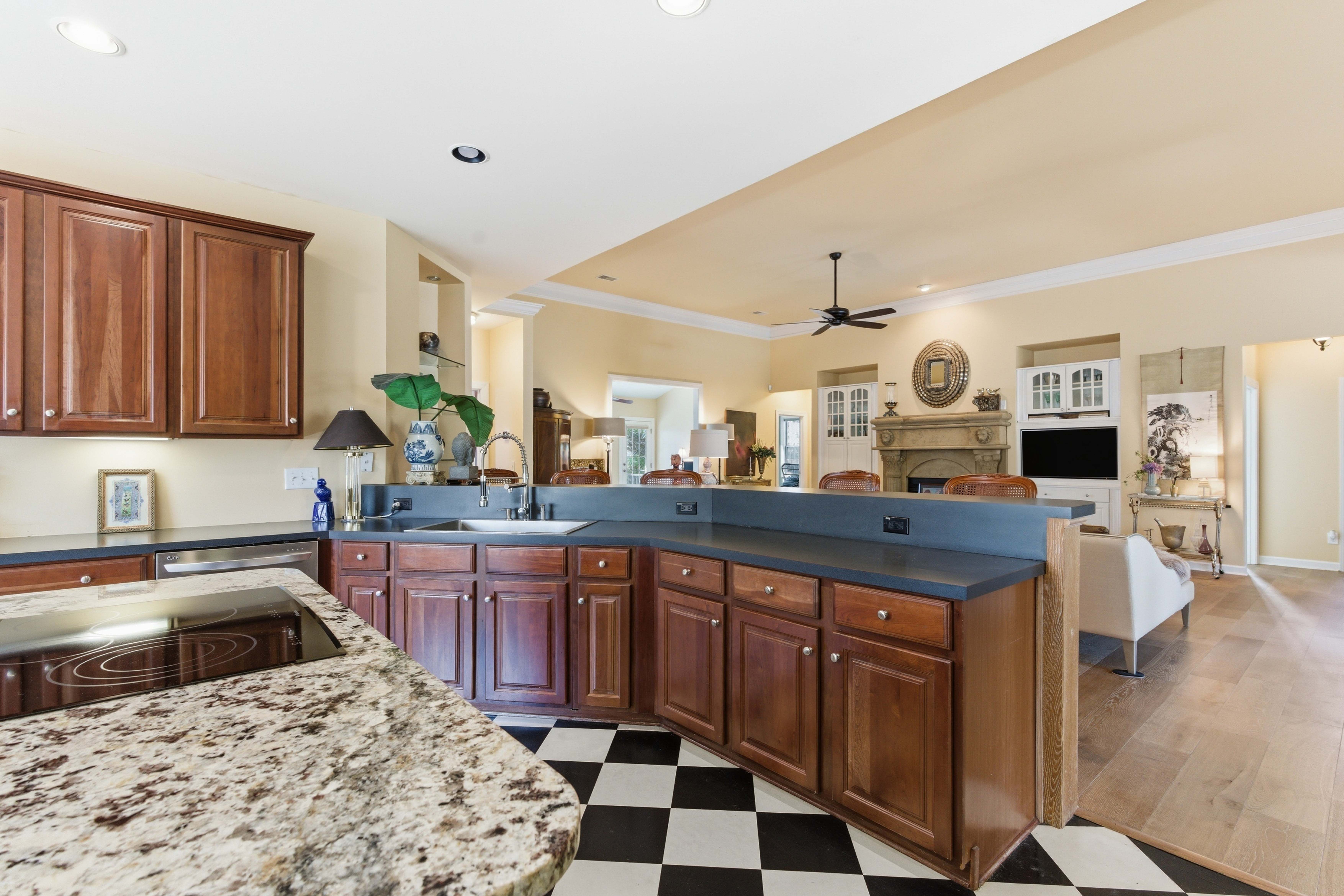  1596 Oakhurst Drive - 物件實景