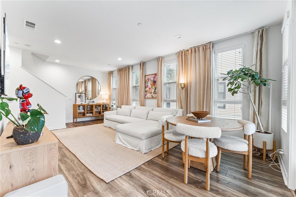 Orange, California, 92865, United States, 2 Bedrooms Bedrooms, ,3 BathroomsBathrooms,Residential,For Sale,1901000