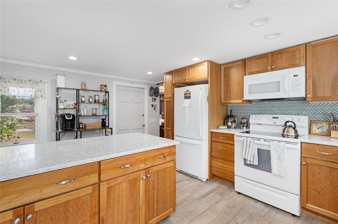 North Kingstown, Rhode Island, 02852, United States, 3 Bedrooms Bedrooms, ,2 BathroomsBathrooms,Residential,For Sale,1991417